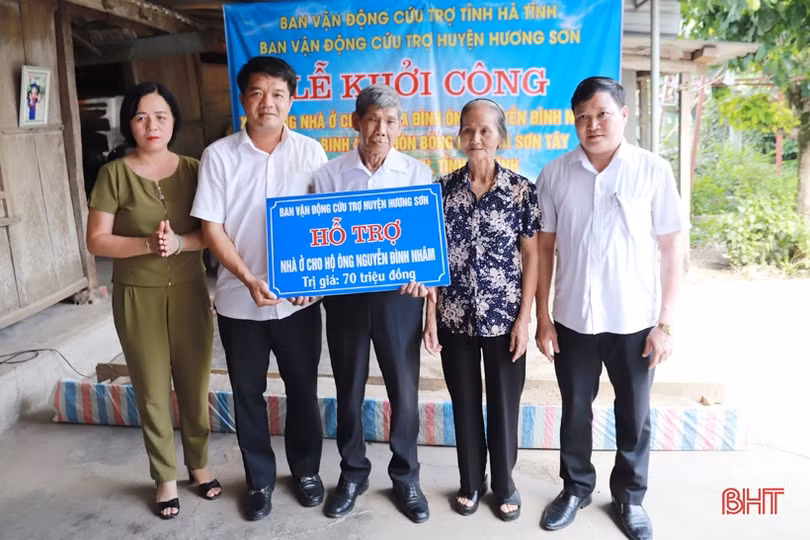 Lãnh đạo tỉnh trao hỗ trợ xây nhà ở kiên cố cho các hoàn cảnh khó khăn