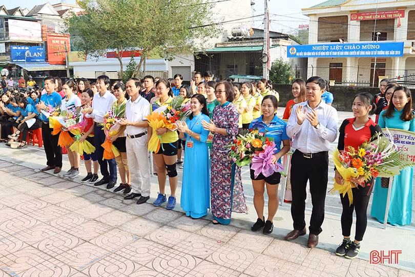 Hấp dẫn giải bóng chuyền nữ Công đoàn cơ sở trường học huyện Hương Sơn