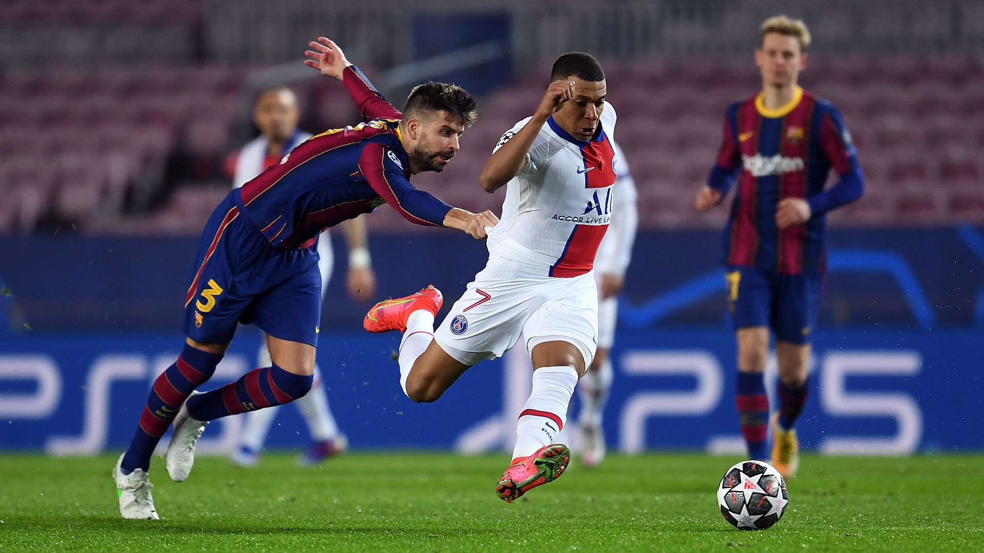 Ngày Mbappe biến dàn sao Barca thành những gã hề