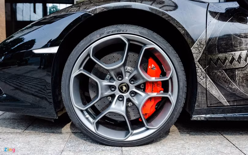 Lamborghini Huracan LP 610-4 chính hãng đầu tiên Việt Nam tái xuất