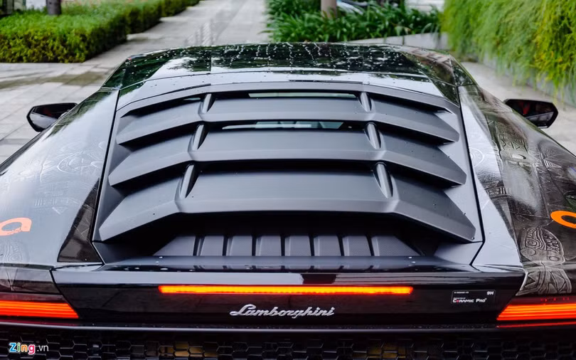 Lamborghini Huracan LP 610-4 chính hãng đầu tiên Việt Nam tái xuất