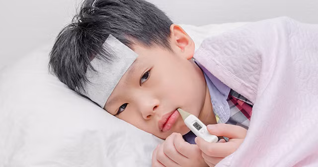 Những điều cần làm khi con sốt giúp hạ nhiệt nhanh, cứu con trong gang tấc