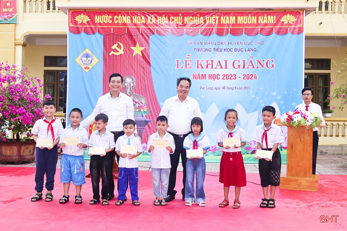 Các trường học ở Hà Tĩnh khai giảng năm học 2023 - 2024