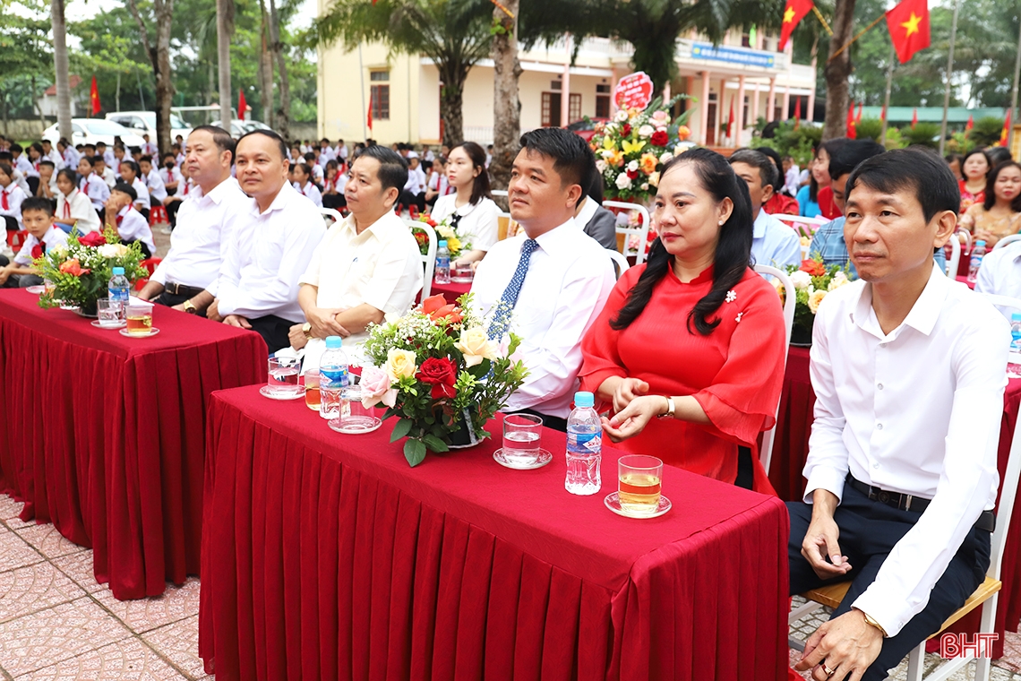 Các trường học ở Hà Tĩnh khai giảng năm học 2023 - 2024
