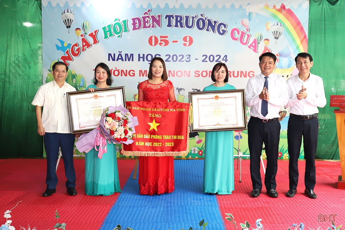 Các trường học ở Hà Tĩnh khai giảng năm học 2023 - 2024
