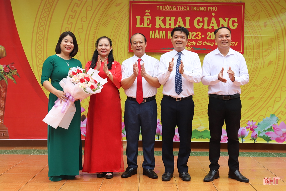 Các trường học ở Hà Tĩnh khai giảng năm học 2023 - 2024
