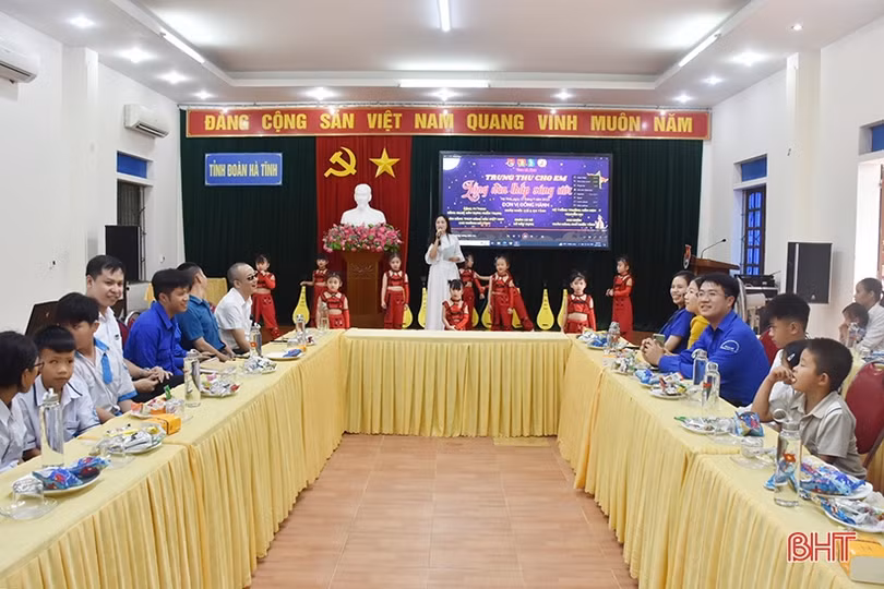 Trung thu ấm áp của trẻ em khiếm thị