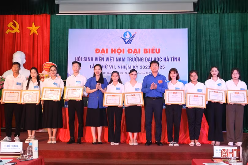 Xây dựng môi trường phát triển toàn diện cho sinh viên Trường Đại học Hà Tĩnh