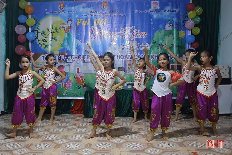 Đêm “Vui hội trăng rằm” của trẻ em nghèo Kỳ Thượng