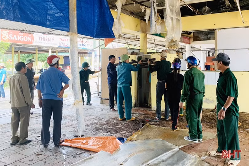 Bắt đầu giải tỏa hệ thống ki-ốt ở bãi biển đẹp nhất Hà Tĩnh