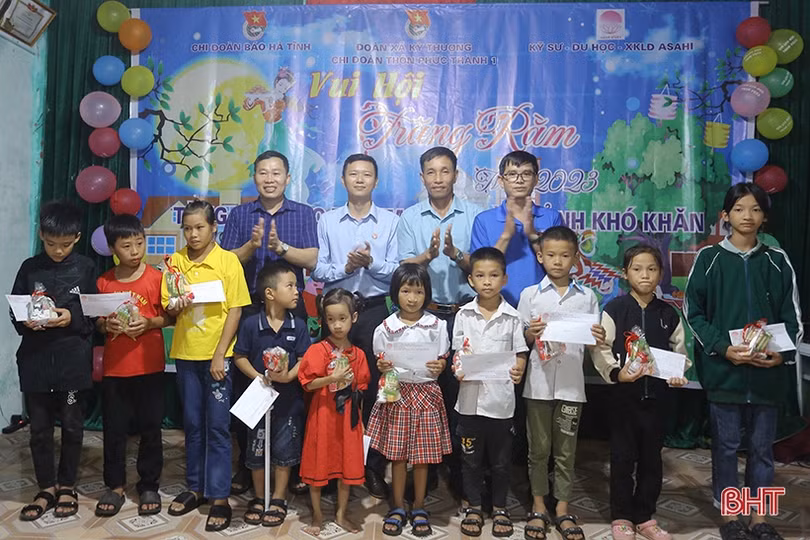 Đêm “Vui hội trăng rằm” của trẻ em nghèo Kỳ Thượng