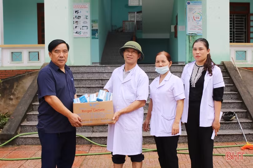 Hương Khê vệ sinh môi trường, phòng chống dịch bệnh sau mưa lớn