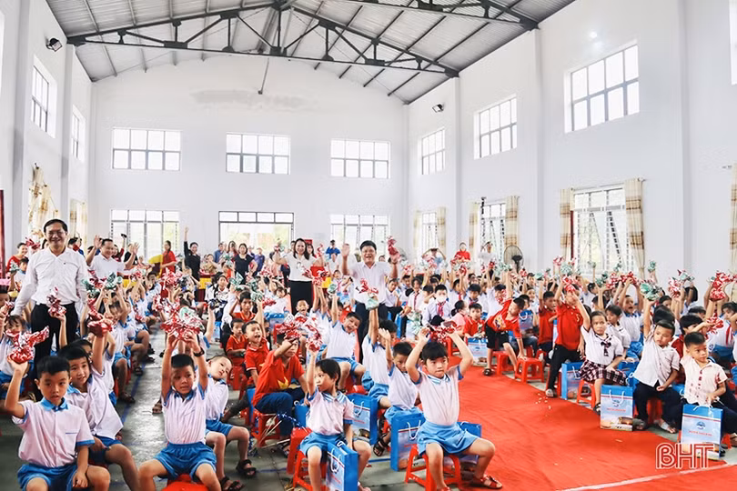 Trung thu vui nhộn của thiếu nhi Thạch Hà