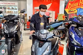 Người Việt tiếp tục tăng mua xe máy