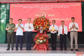 Chủ tịch UBND tỉnh chung vui Ngày hội toàn dân bảo vệ ANTQ tại xã Toàn Lưu