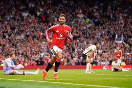 Man Utd đại thắng nhờ hat-trick của Fernandes