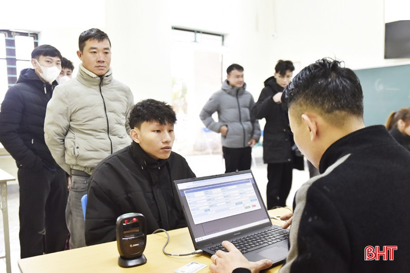 Lao động Hà Tĩnh đăng ký kỳ thi tiếng Hàn để sang Hàn Quốc làm việc theo Chương trình EPS.