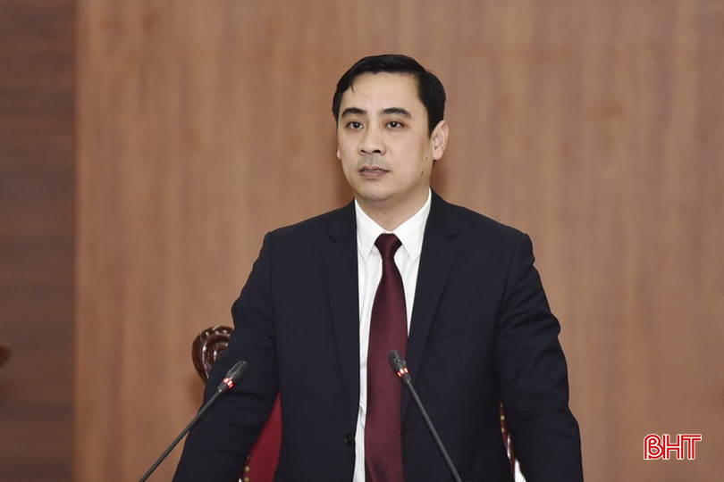 Bí thư Thị uỷ Hồng Lĩnh Lê Thành Đông phát biểu tại buổi gặp mặt.