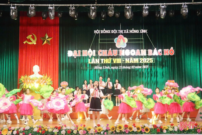 Tiết mục văn nghệ chào mừng đại hội.