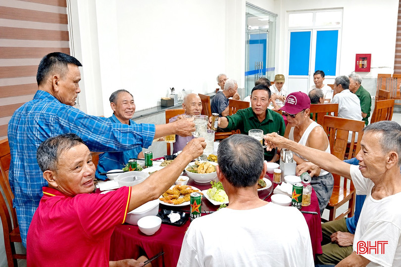 Những bữa ăn ấm áp tại cơ sở điều dưỡng.