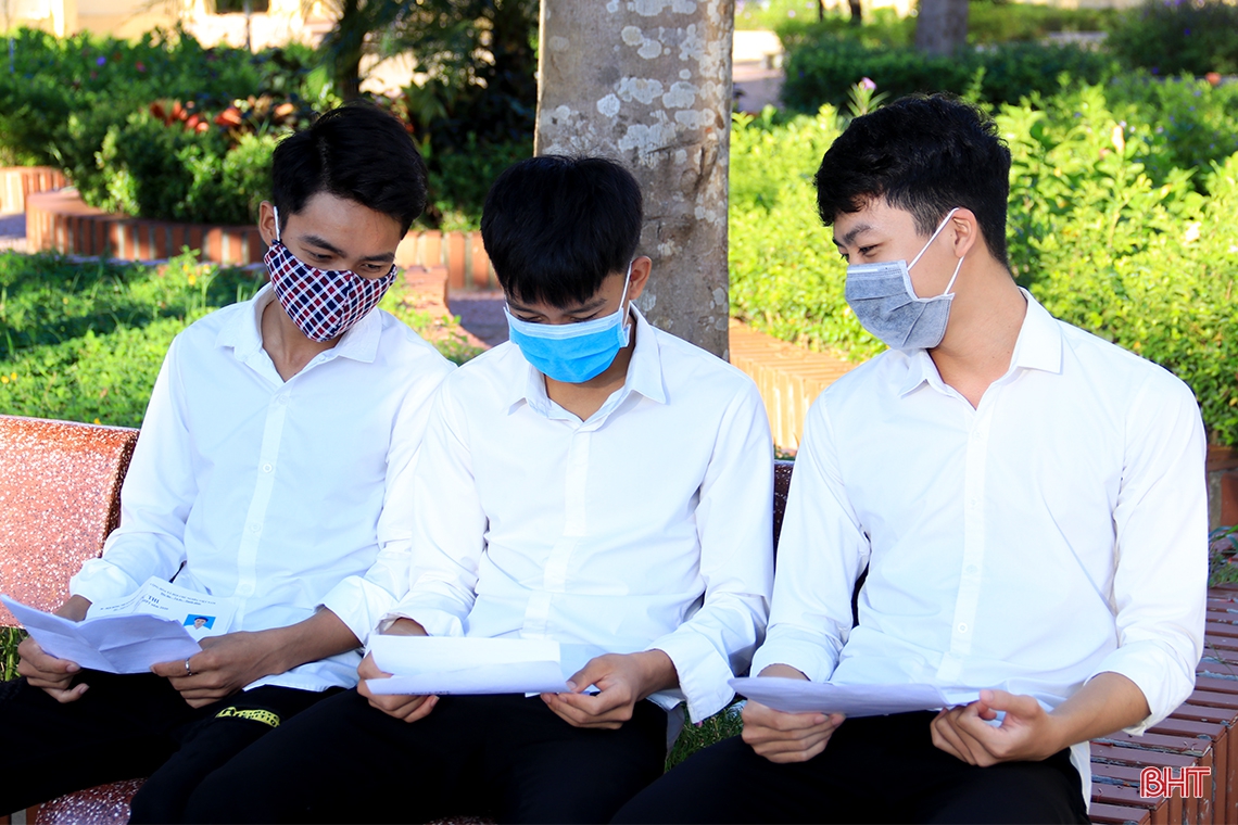 Kỳ thi đặc biệt với muôn người... giấu mặt