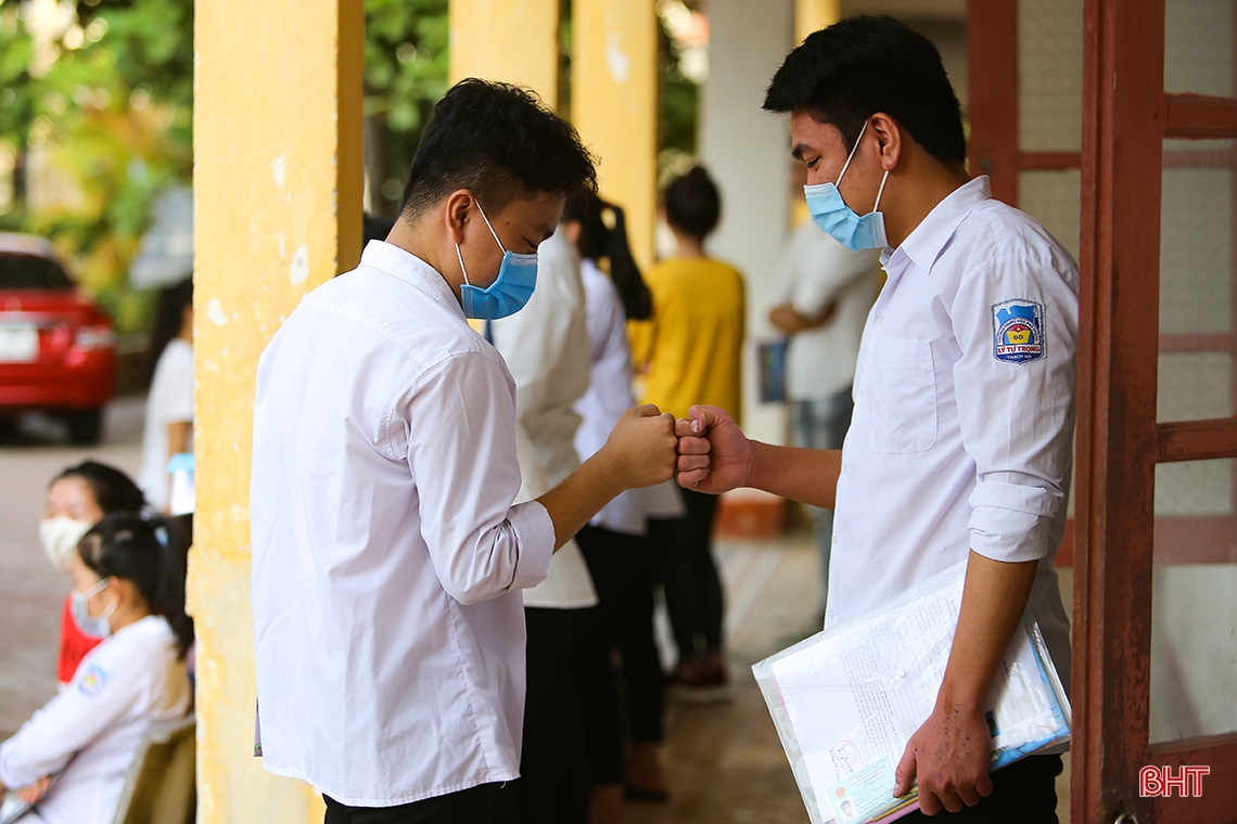 Kỳ thi đặc biệt với muôn người... giấu mặt