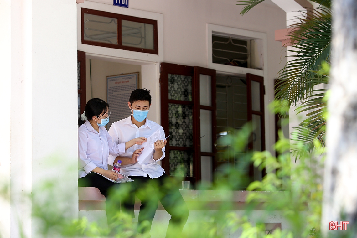 Kỳ thi đặc biệt với muôn người... giấu mặt