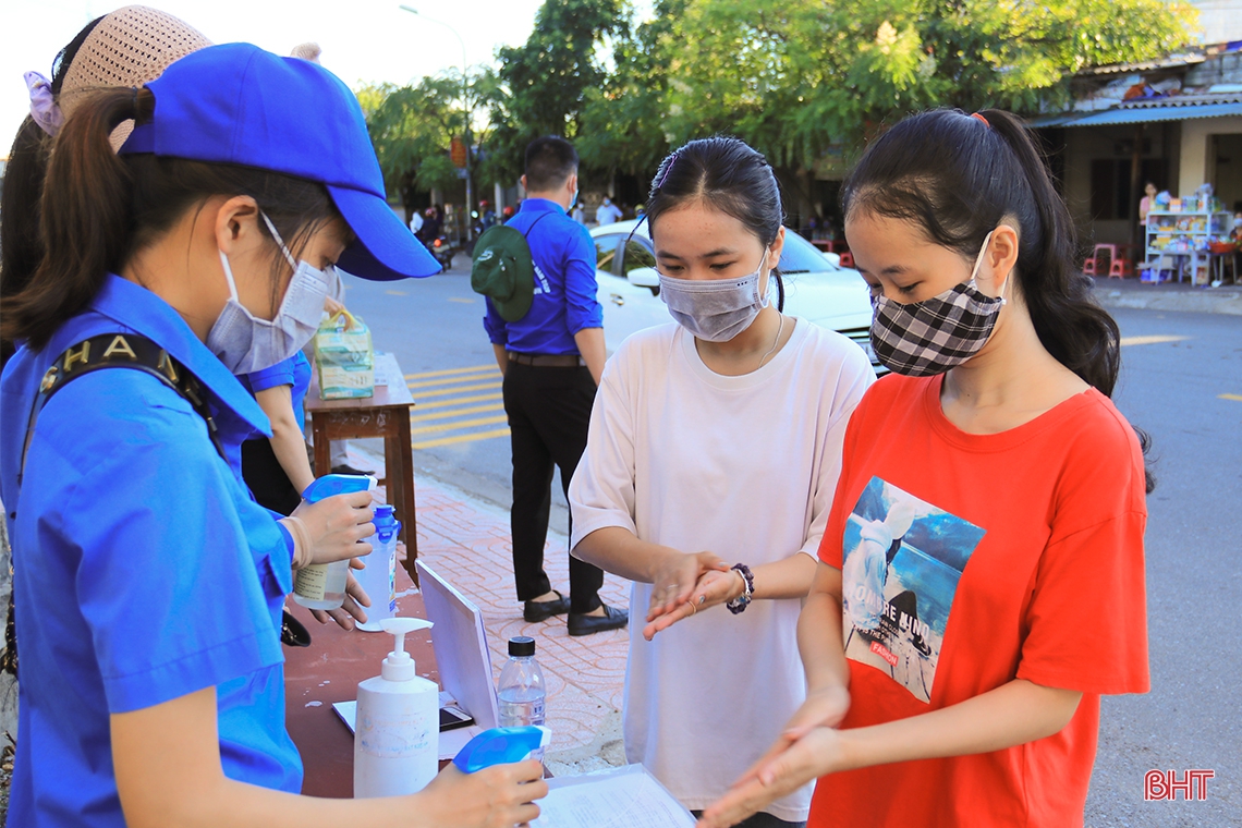 Kỳ thi đặc biệt với muôn người... giấu mặt
