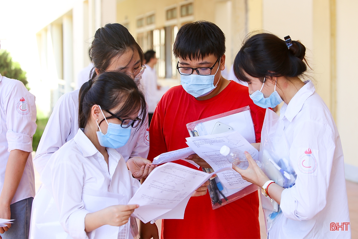 Kỳ thi đặc biệt với muôn người... giấu mặt