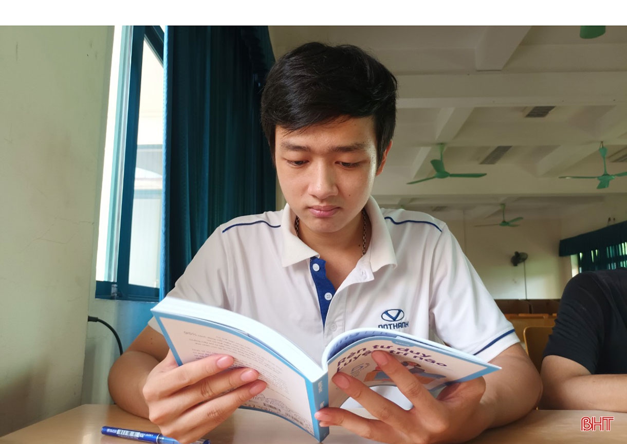 Mở cánh cửa cho học sinh nghèo học giỏi vào đại học - cần thêm sự cộng hưởng từ cộng đồng (Bài 2): Mẹ con cậu học trò nghèo và tương lai rộng mở