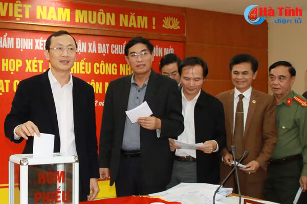 ha tinh co them 33 xa dat chuan nong thon moi