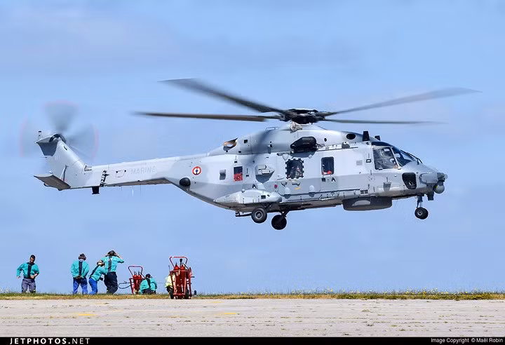 suc manh dang gom cua truc thang su tu bien nh90