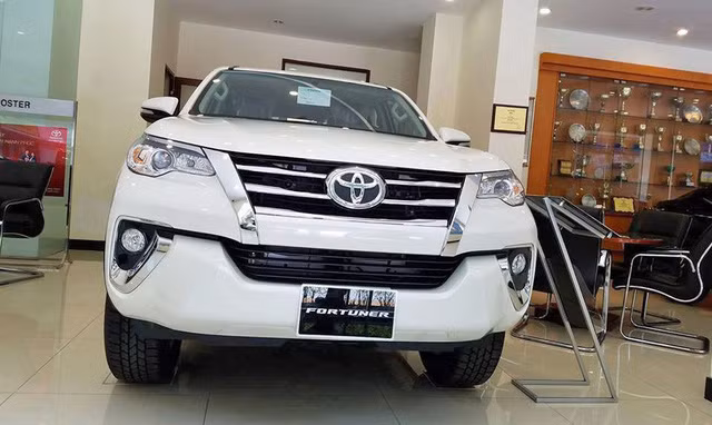 khan hang gia toyota fortuner tang vot 200 trieu dong tai dai ly