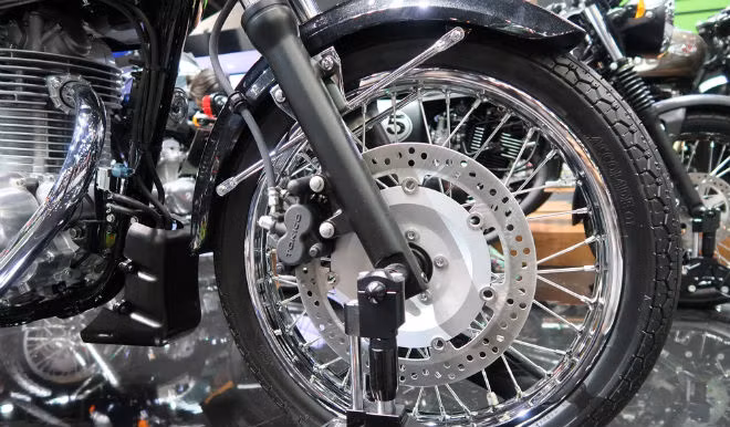 phat them xe no co dien kawasaki w250 vua ra mat