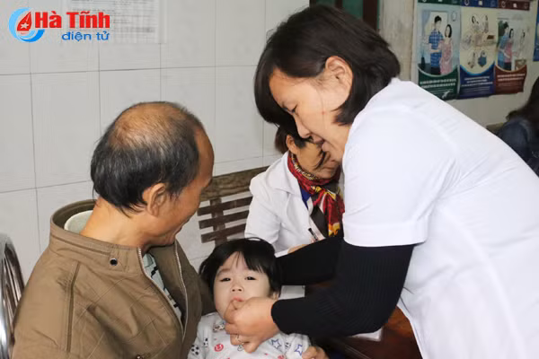 hon 10 van tre va ba me sau sinh uong uong vitamin a dot 2