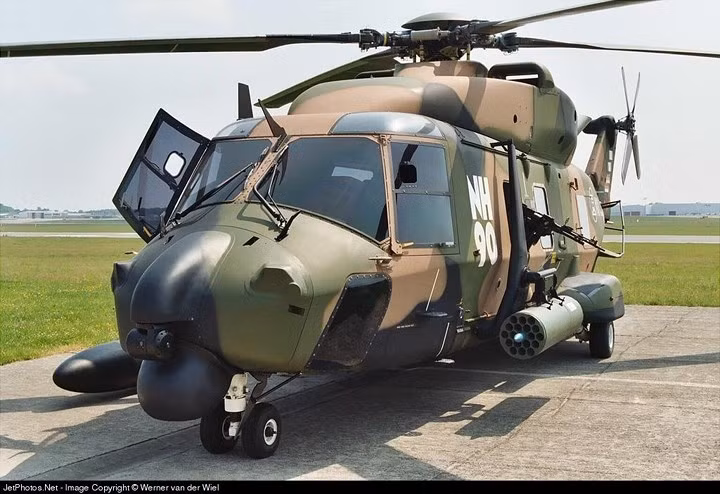 suc manh dang gom cua truc thang su tu bien nh90