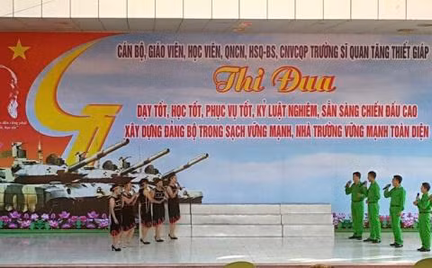 Hình ảnh tăng T-90 xuất hiện trong sự kiện của Trường sĩ quan Tăng - Thiết giáp. viet nam cong bo hinh anh tang t 90s