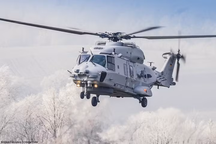 suc manh dang gom cua truc thang su tu bien nh90