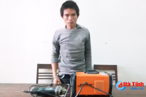bi bat khi tren duong dua may han vua trom duoc di tieu thu