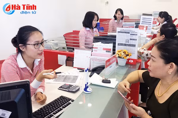 huy dong von cuoi nam nhieu uu dai cho nguoi gui tien