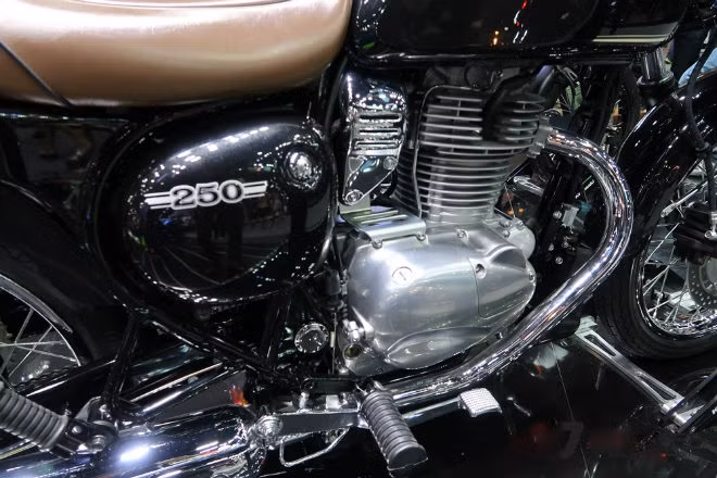 phat them xe no co dien kawasaki w250 vua ra mat