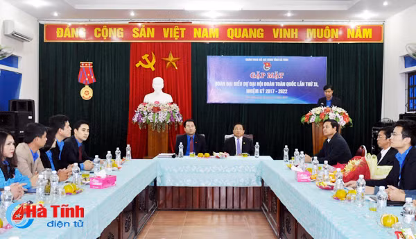 the hien tinh than khi phach cua tuoi tre que huong anh hung ly tu trong