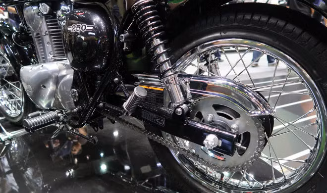 phat them xe no co dien kawasaki w250 vua ra mat