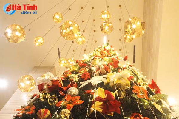 ron rang khong khi noel som o tp ha tinh