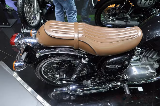 phat them xe no co dien kawasaki w250 vua ra mat