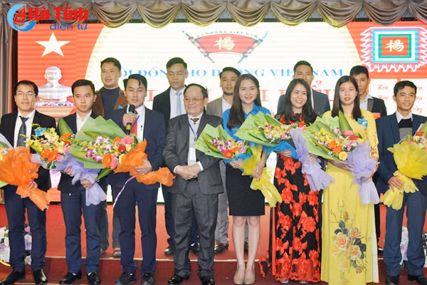 ho duong ha tinh chi gan 2 5 ty dong cho khuyen hoc mung tho