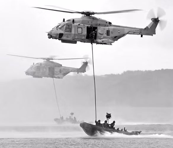suc manh dang gom cua truc thang su tu bien nh90