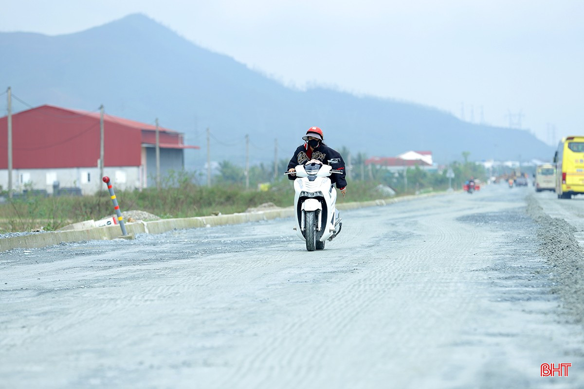 bqbht_br_nang-cap-quoc-lo-1-o-ha-tinh-8d.jpg