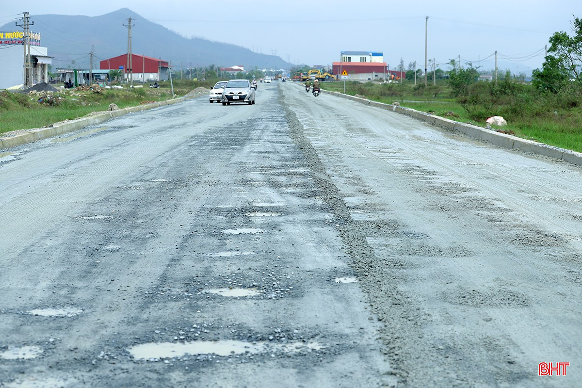 bqbht_br_nang-cap-quoc-lo-1-o-ha-tinh-8a.jpg