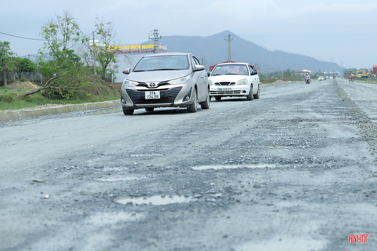bqbht_br_nang-cap-quoc-lo-1-o-ha-tinh-7d.jpg
